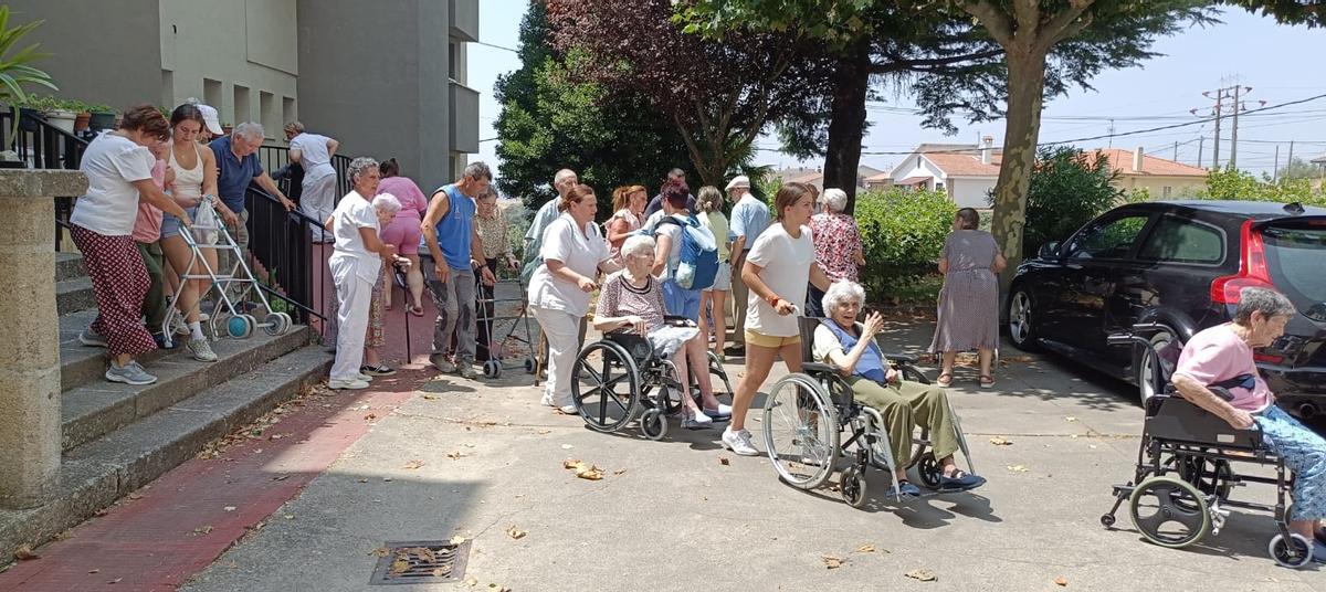 GALERÍA | La residencia de Fermoselle, desalojada por el incendio