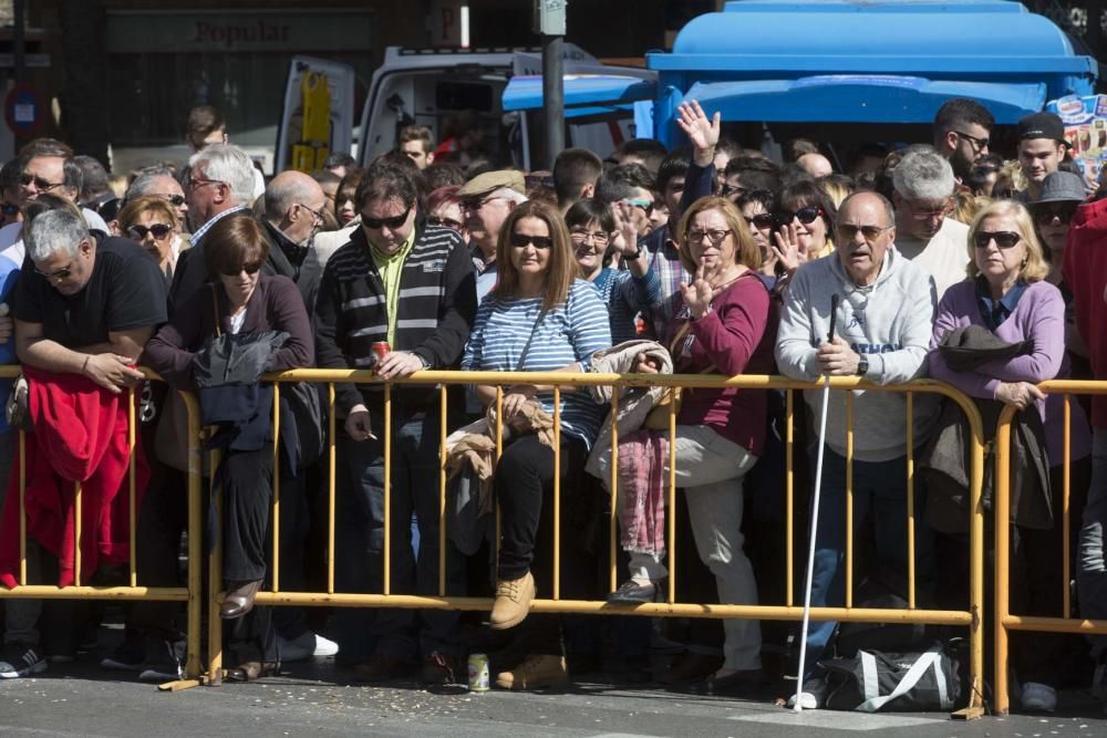 Búscate en la mascletà del 8 de marzo