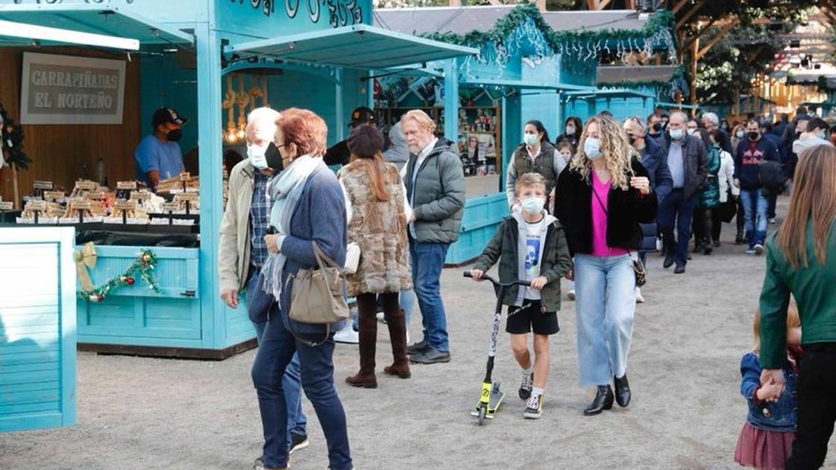 Lleno en el primer día de la Navidad en Vigo: terrazas llenas y familias disfrutando de la ciudad