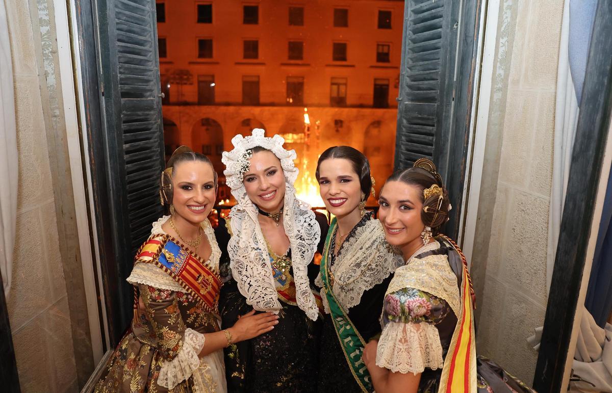 GALERÍA - Una despedida a la llum de les fogueres GALERÍA - Una despedida a la llum de les fogueres