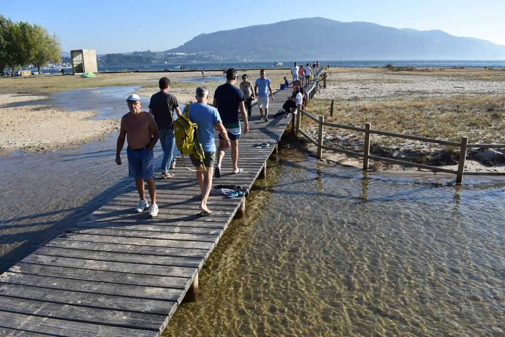 El mar engulle la playa de Cesantes