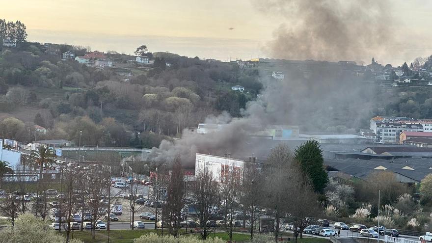 Sofocado un pequeño incendio en una nave abandonada de O Carregal, en Betanzos