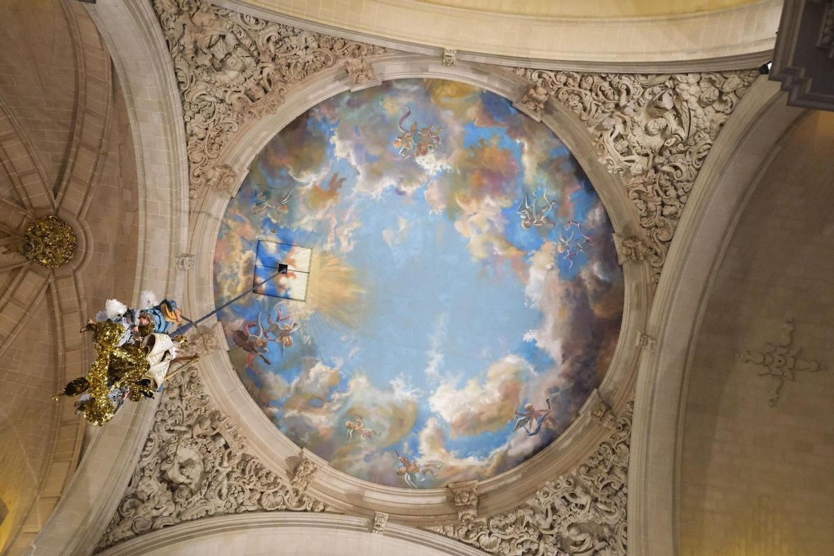 La lona del cielo afecta a las propiedades de absorción y reflexión del sonido.
