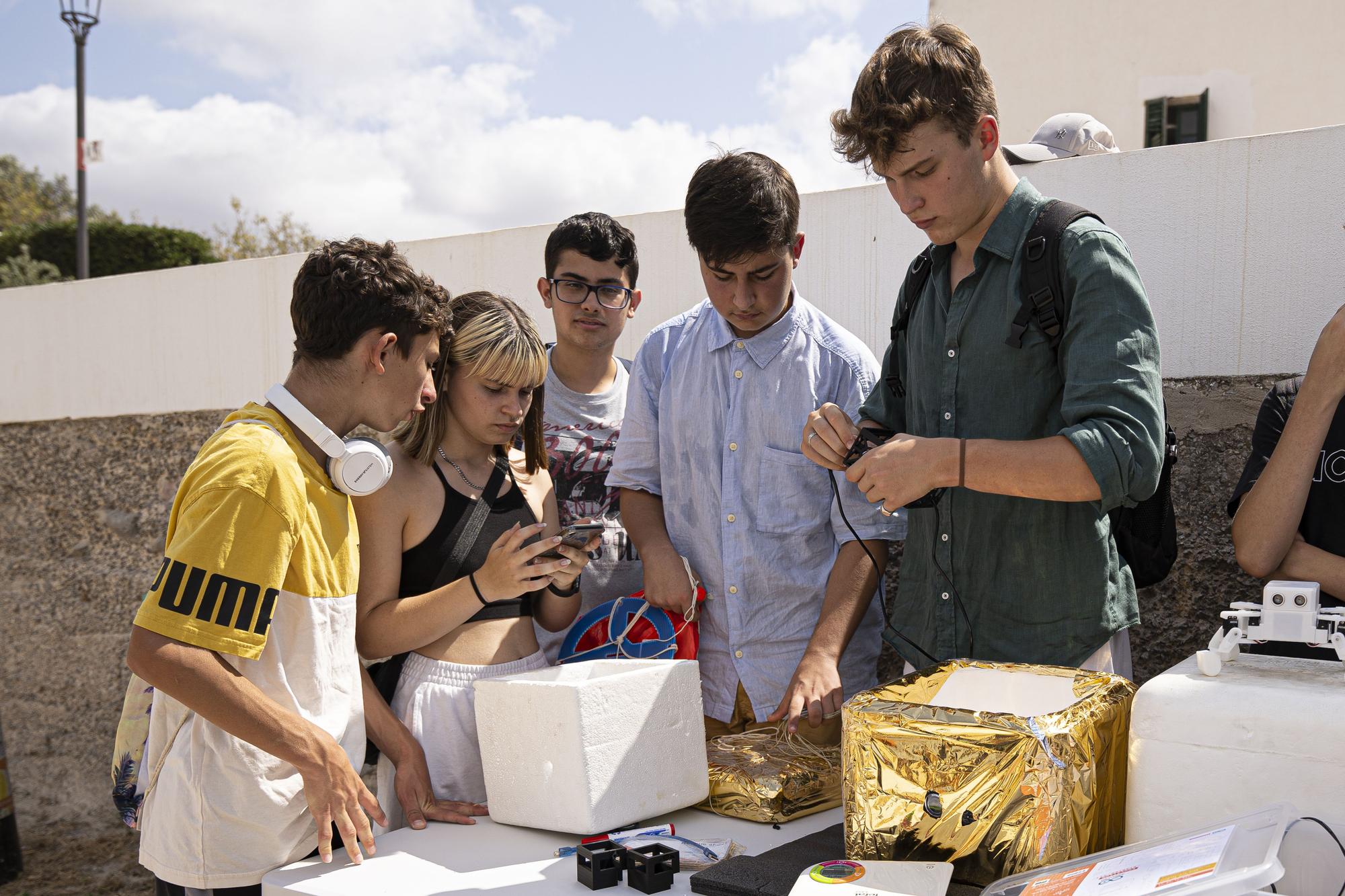 Lanzan a la atmósfera un nano satélite que recogerá muestras ambientales en Ibiza.