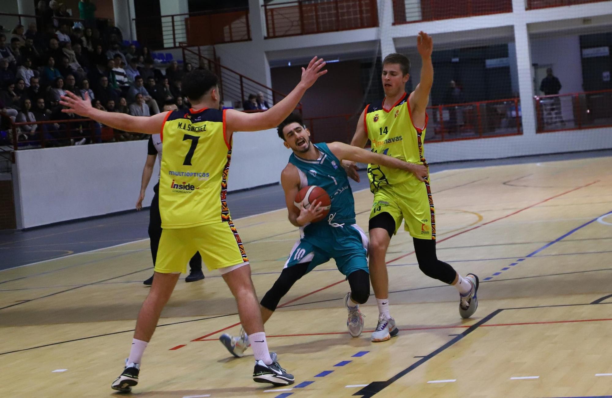 El derbi Camper Eurogaza UCB - Climanavas Agrometal Peñarroya en imágenes