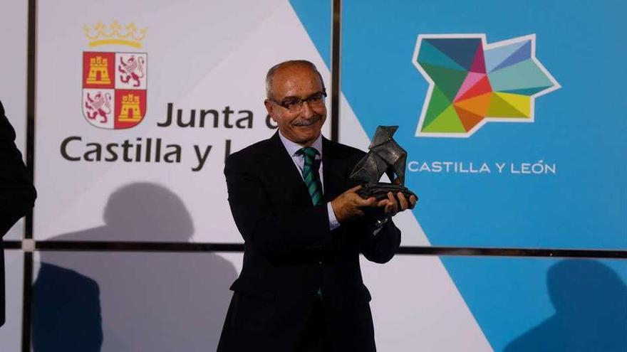 El periodista radiofónico Alfredo Matesanz, premio Cossío a la trayectoria profesional.