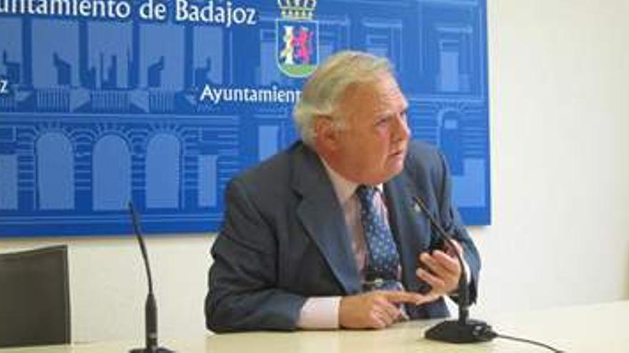 El Alcalde de Badajoz aclara que los recortes podrían afectar a ocio y cultura