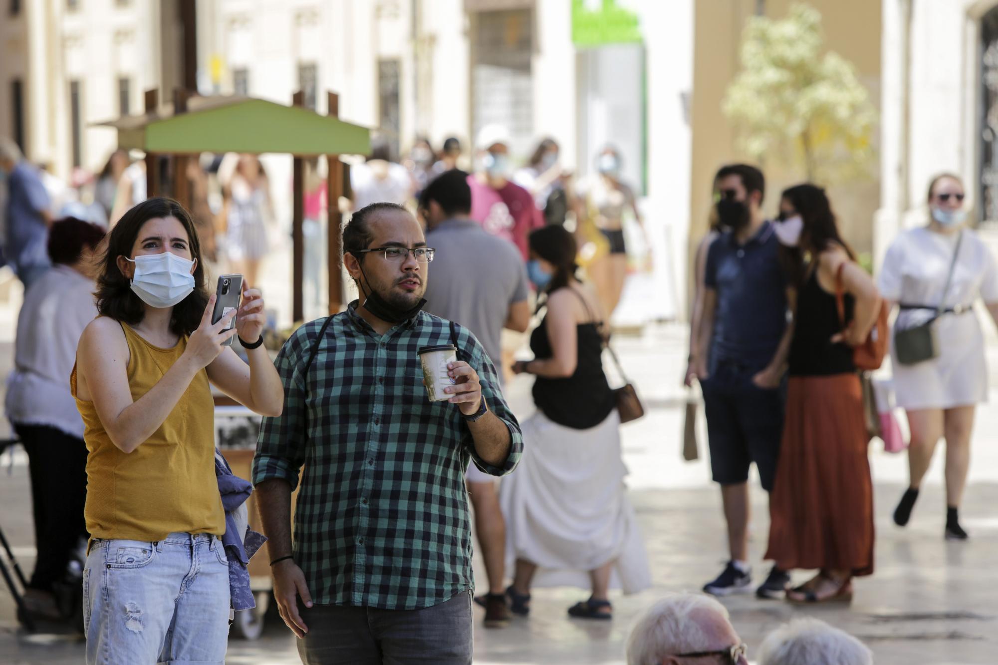 Valencia no se quita la mascarilla en plena calle