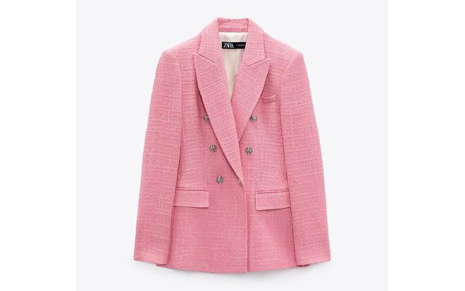 Blazer cruzada de tejido estilo tweed, de Zara, 49,95 euros.