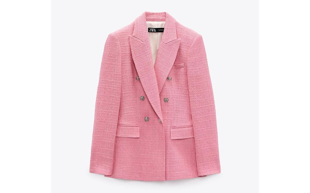 Blazer cruzada de tejido estilo tweed, de Zara, 49,95 euros.
