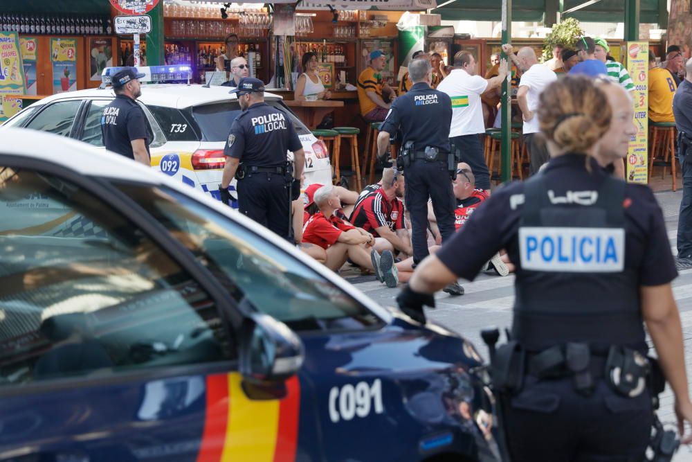 Pelea multitudinaria en s'Arenal entre dos grupos de turistas alemanes