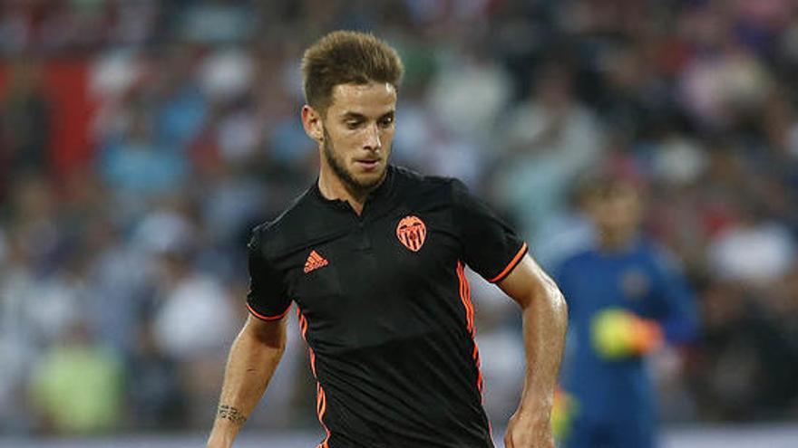 Álvaro Medrán, durante un partido con el Valencia.