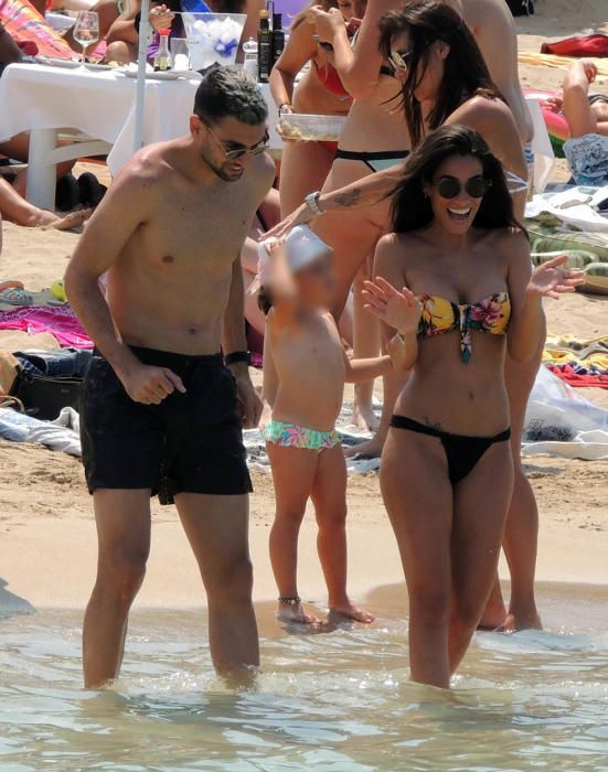 Javier Pastore, del PSG, con su novia, la presentadora Chiara Picone.