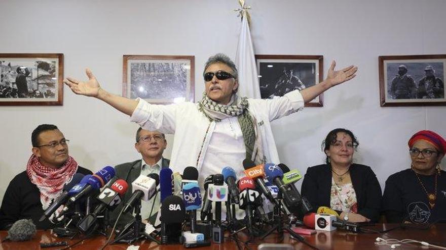 Colombia: La Justicia de Paz expulsa a &quot;Jesús Santrich&quot; y a &quot;El Paisa&quot; por retomar las armas
