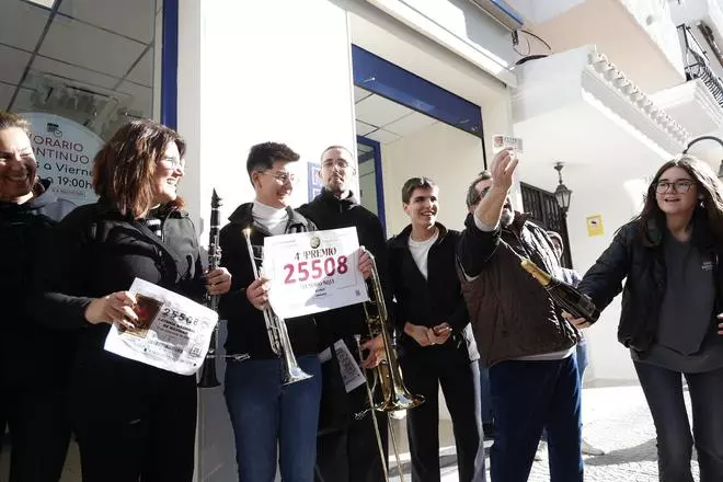 La Agrupació Musical Cultural de Teulada celebra su cuarto premio en esta lotería de Navidad
