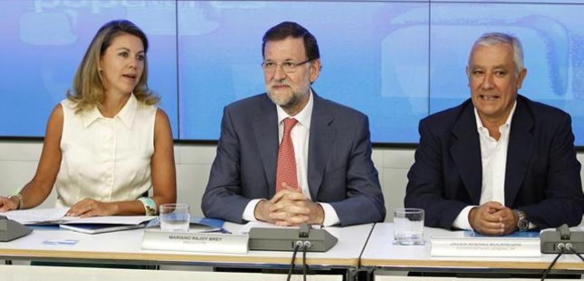María Dolores de Cospedal, Mariano Rajoy i Javier Arenas, aquest dilluns, en el comitè executiu del PP.