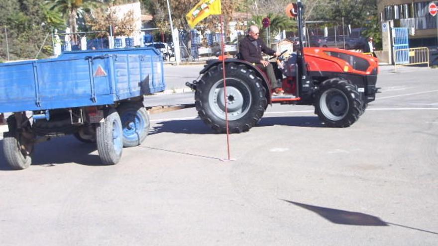 José Santiago García, campeón del III Concurso de Habilidad con tractor y remolque