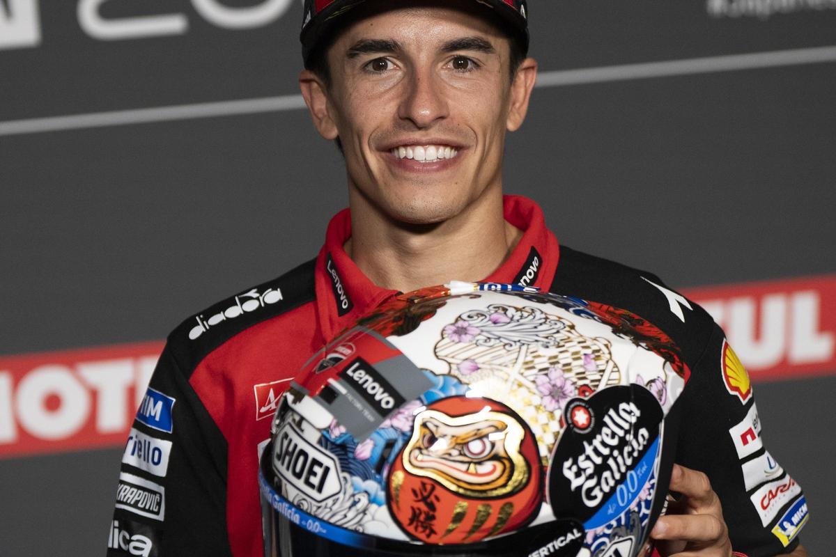 Marc Márquez (Ducati) ha enseñado, hoy, en Motegi, su nuevo casco con un 'Daruma', de momento, con un solo ojo.