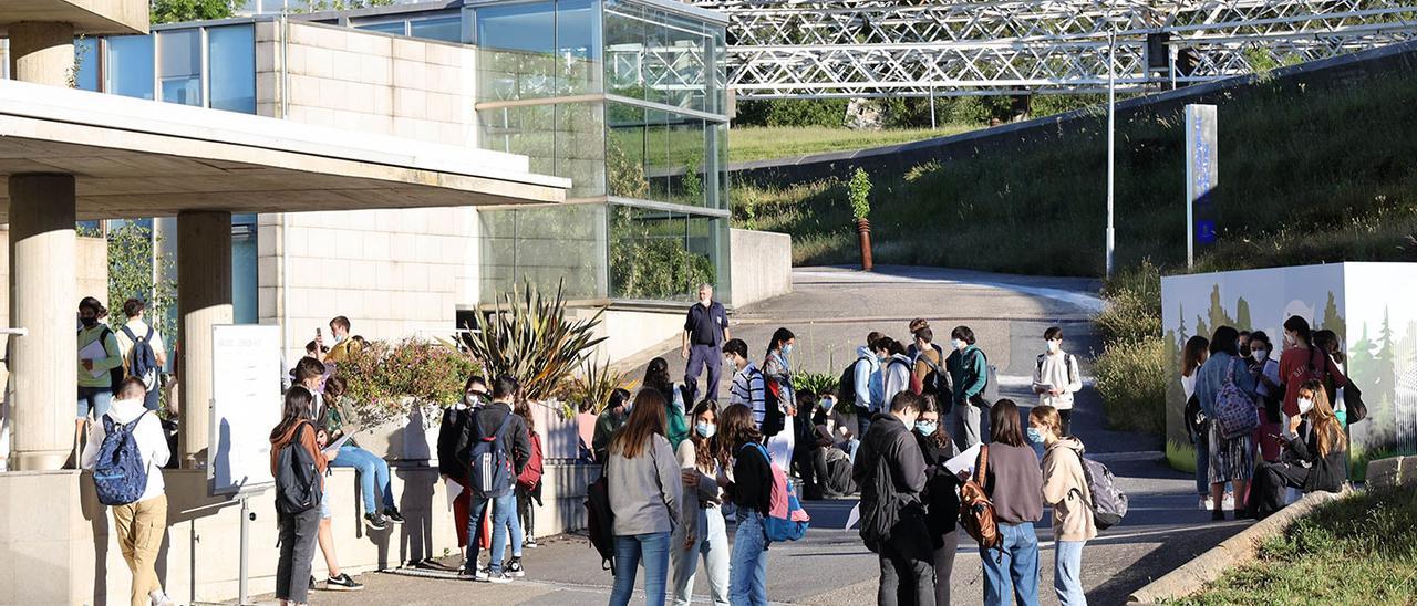 Estudiantes en la facultad de empresariales de la UVigo