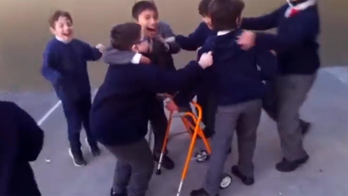 El vídeo más emotivo que vas a ver en mucho tiempo. ¡Bravo por estos niños!