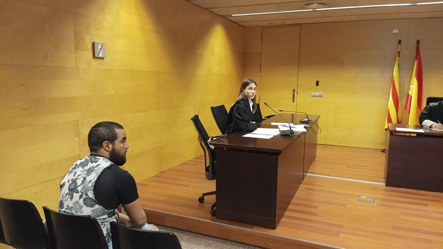 A judici un acusat de fer tocaments a una menor en un bar de Girona