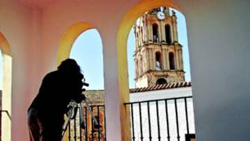 Inaugurado en Almendralejo un observatorio fijo para observar cernícalos