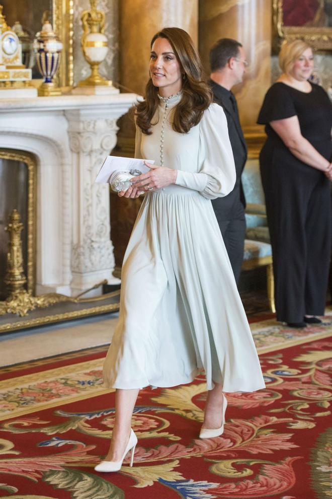 Kate Middleton en una recepción en Buckingham Palace a la que también ha asistido Meghan Markle