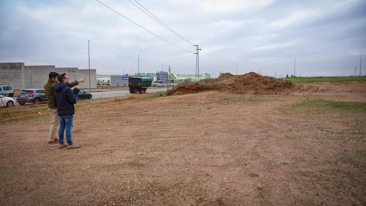 Terrenos en los que se van a levantar la nueva promoción de naves industriales del polígono El Nevero de Badajoz.