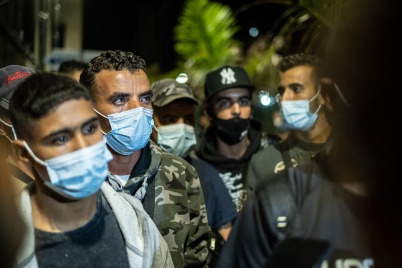 Migrantes en la estación marítima de Santa Cruz de Tenerife