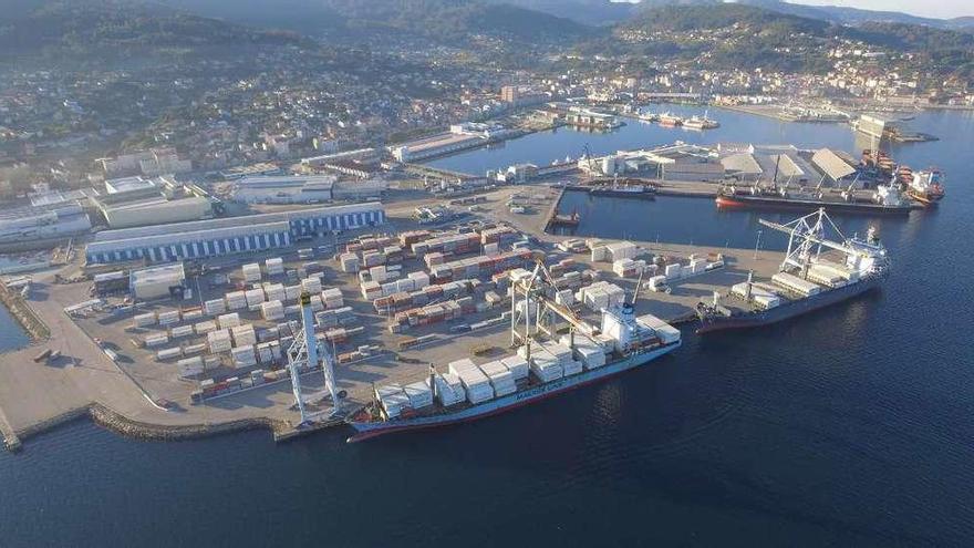 Vista aérea del Puerto de Marín. // FdV