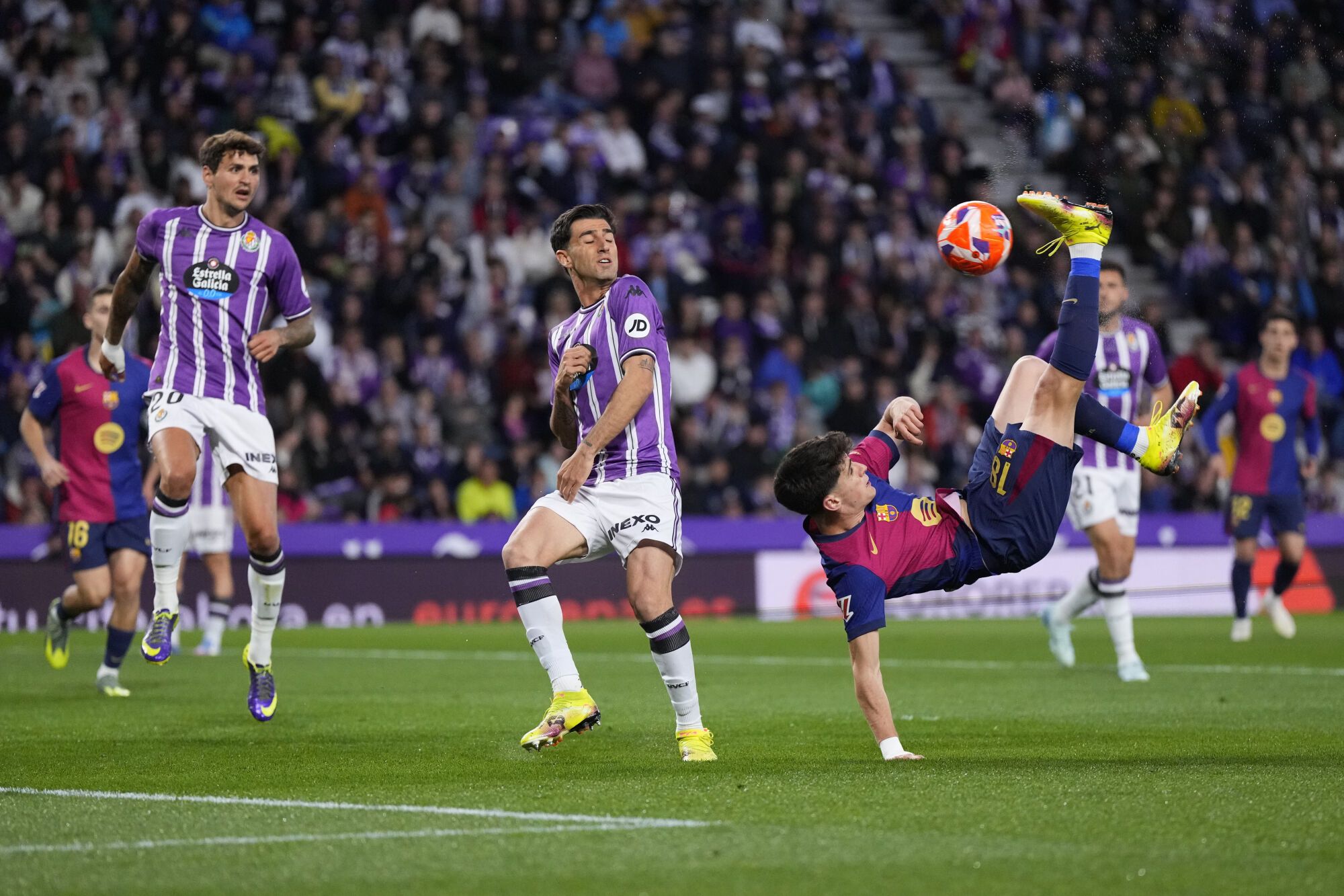 Barcelona's Pau Victor, right, shoots the ball during the Spanish La Liga soccer match between Valladolid and FC Barcelona at the Jose Zorrilla stadium in Valladolid, Spain, Saturday, May 3, 2025. (AP Photo/Manu Fernandez)
