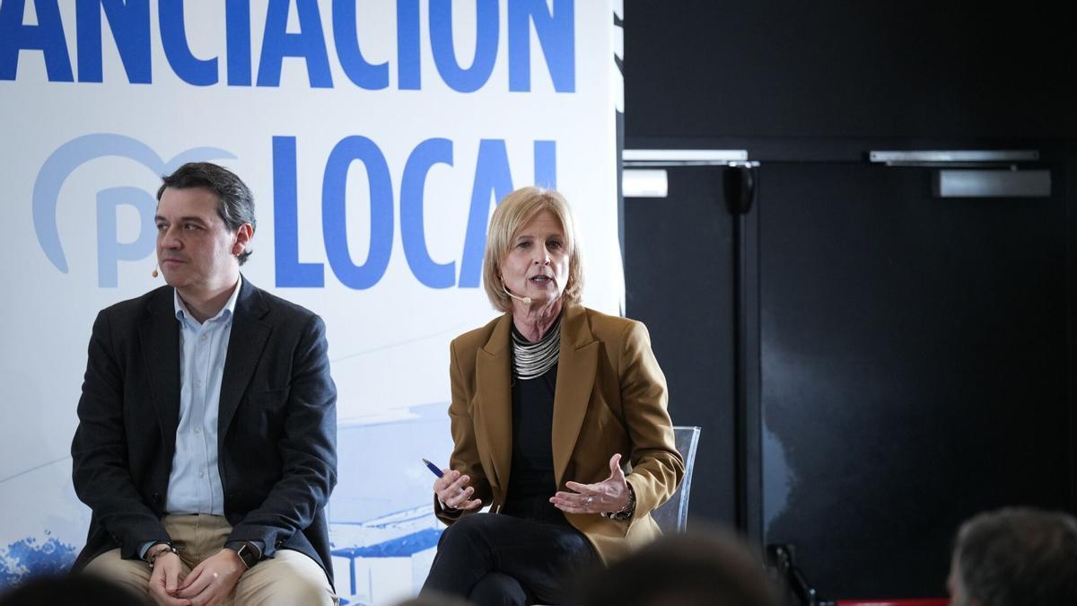 El alcalde de Córdoba, José María Bellido, y la alcaldesa de Jerez, María José García Pelayo