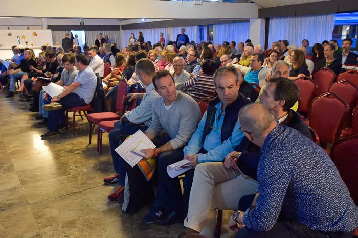 Asamblea en el Club de Natación Metropole