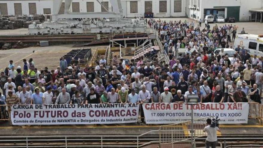 Trabajadores de los astilleros ferrolanos en una protesta el pasado mes de julio. / kiko delgado