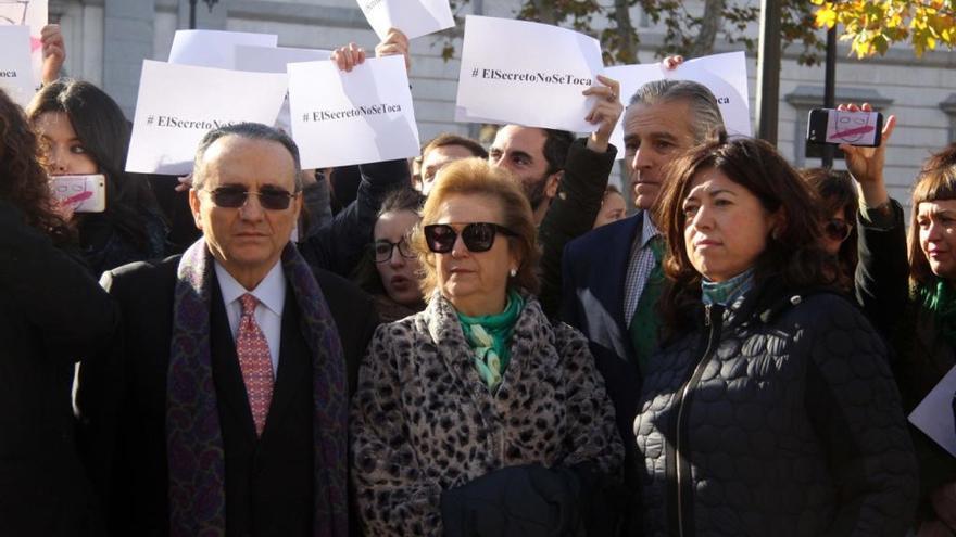 El presidente de Prensa Ibérica, Javier Moll, con Arantxa Sarasola, Irene Lanzaco y Asís Martín de Cabiedes, presidente de Europa Press.