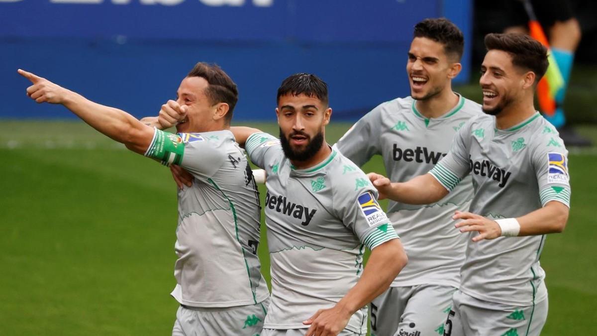 Guardado celebra el 0-1 del Real Betis en Ipurua