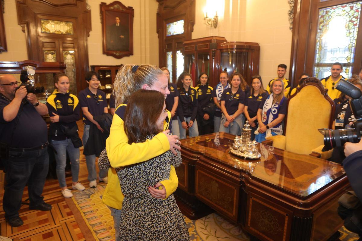 El Dépor Abanca celebra su ascenso en la plaza de María Pita