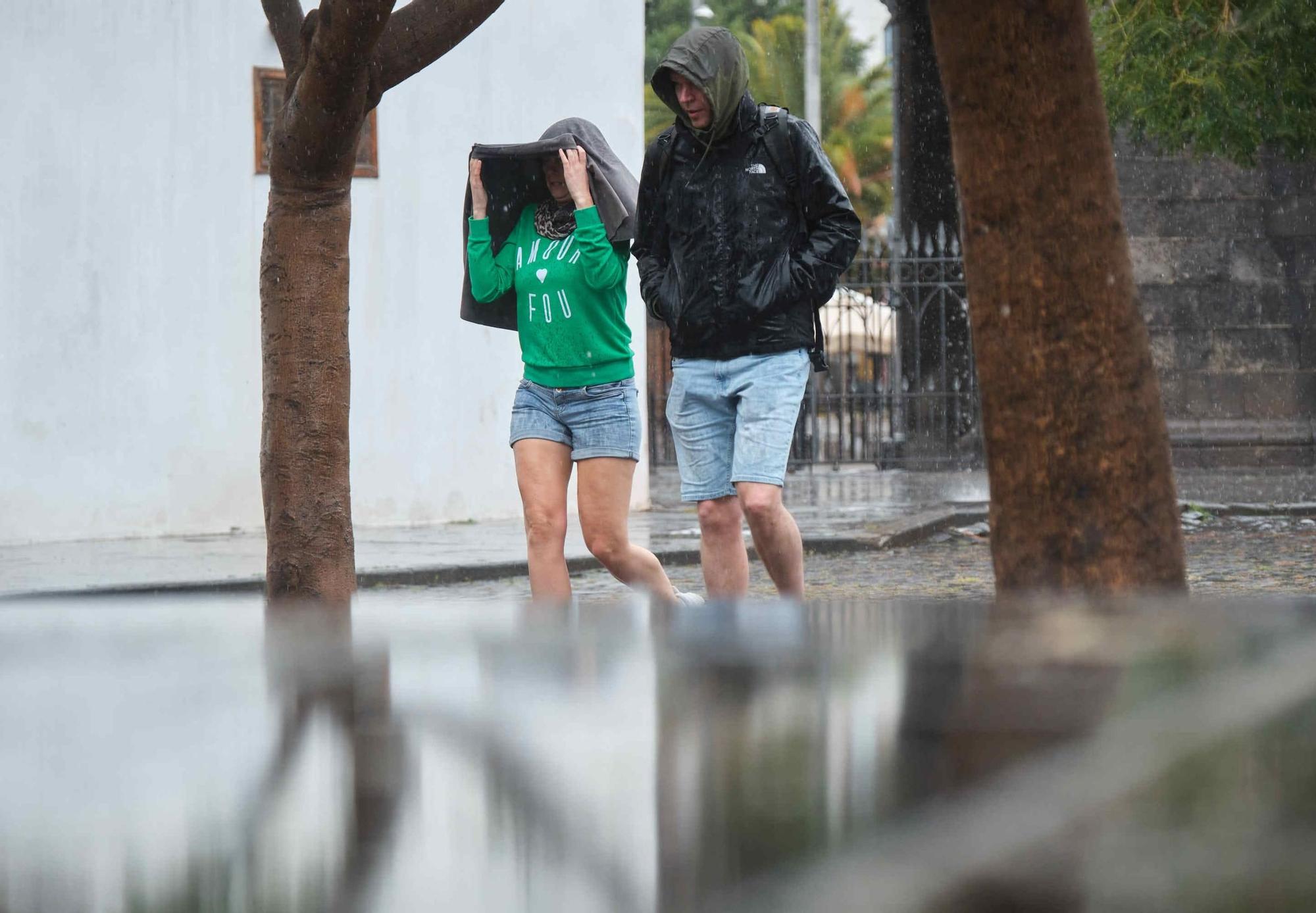 La DANA deja lluvias torrenciales y decenas de incidencias en Canarias este sábado