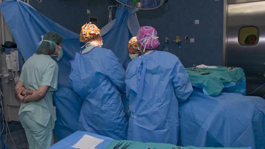 El Hospital rebasa por primera vez los 2.000 pacientes en espera de cirugía