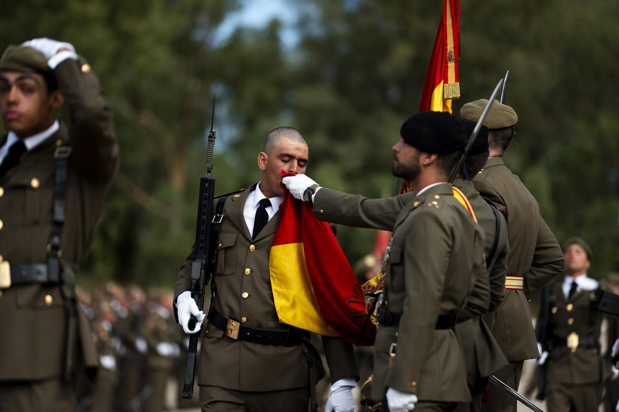 EN IMÁGENES | Multitudinaria jura de bandera en Cáceres con récord de mujeres soldado
