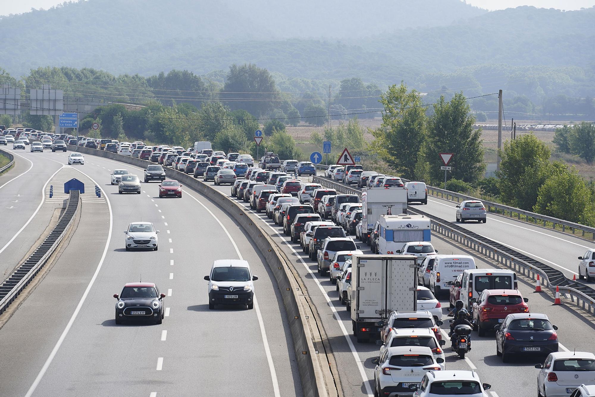 Cues a l'accés a la Costa Brava, a Vidreres