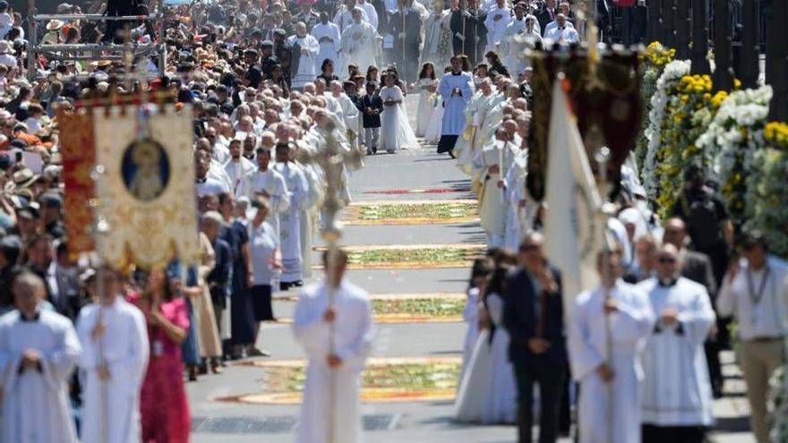 Alfombristas de Ponteareas: «Conseguimos hacer dos Corpus en un día, fue un trabajo titánico»