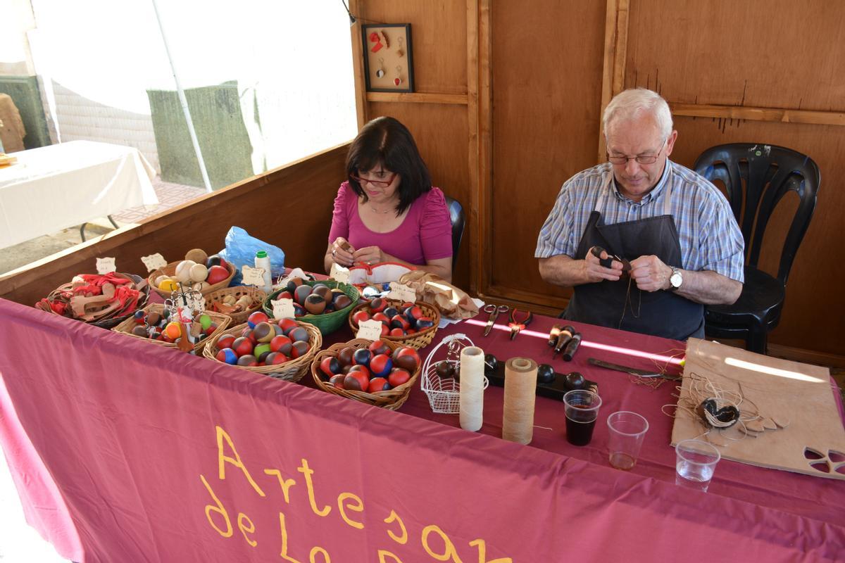 El tejido local de El Genovés y la comarca muestra sus productos en la Fira Tradicional de Sant Pasqual.