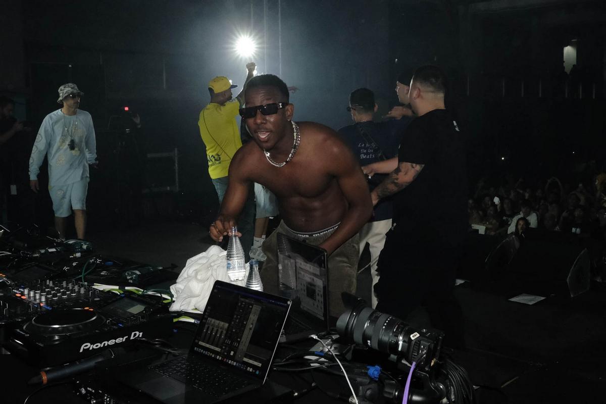 Festival de Música Urbana 'Cayó la noche' Festival de Música Urbana 'Cayó la noche'