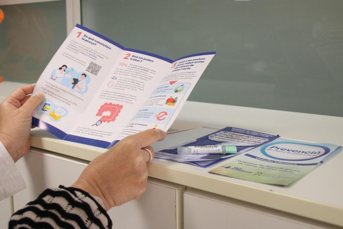 Folleto informativo del cribado de cáncer colorrectal en Catalunya.
