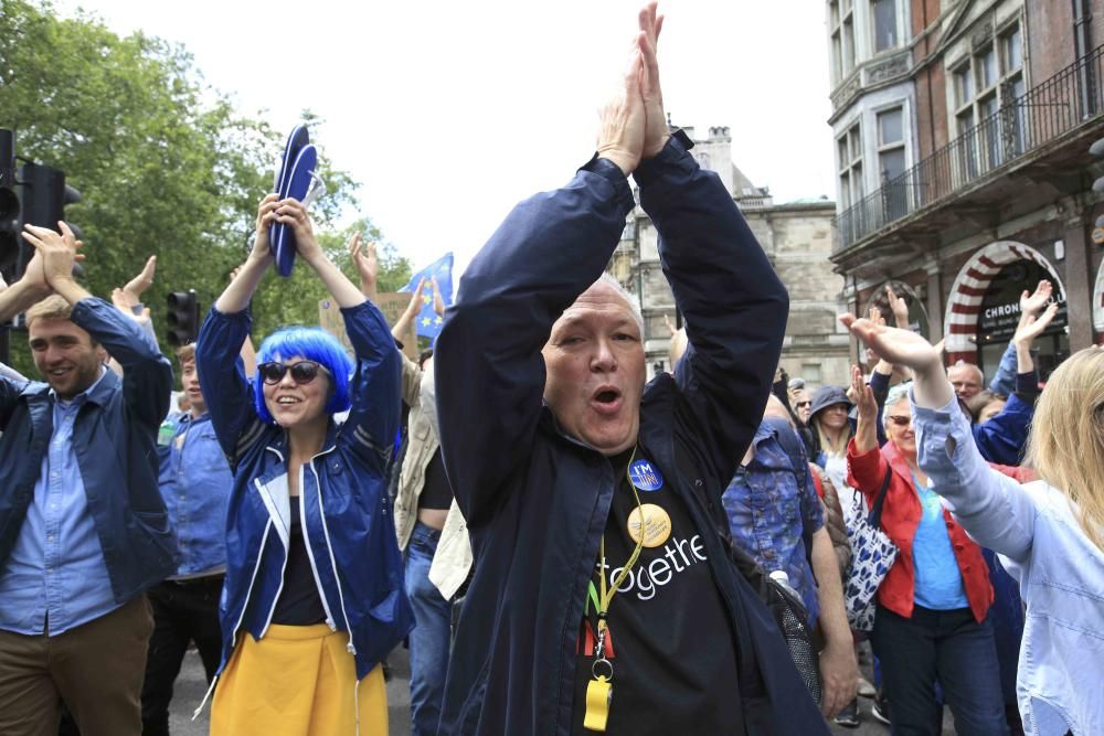 Miles de personas protestan en Londres contra el 'Brexit'