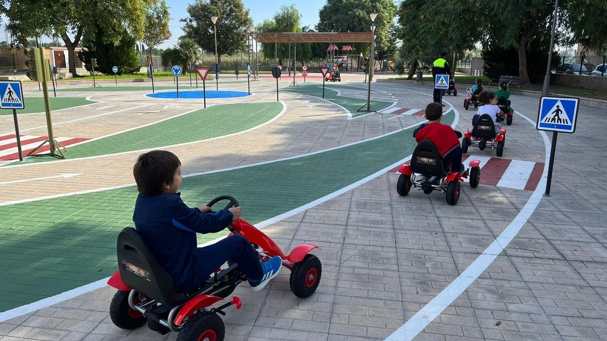 Alumnos del colegio La Paz estrenan el circuito