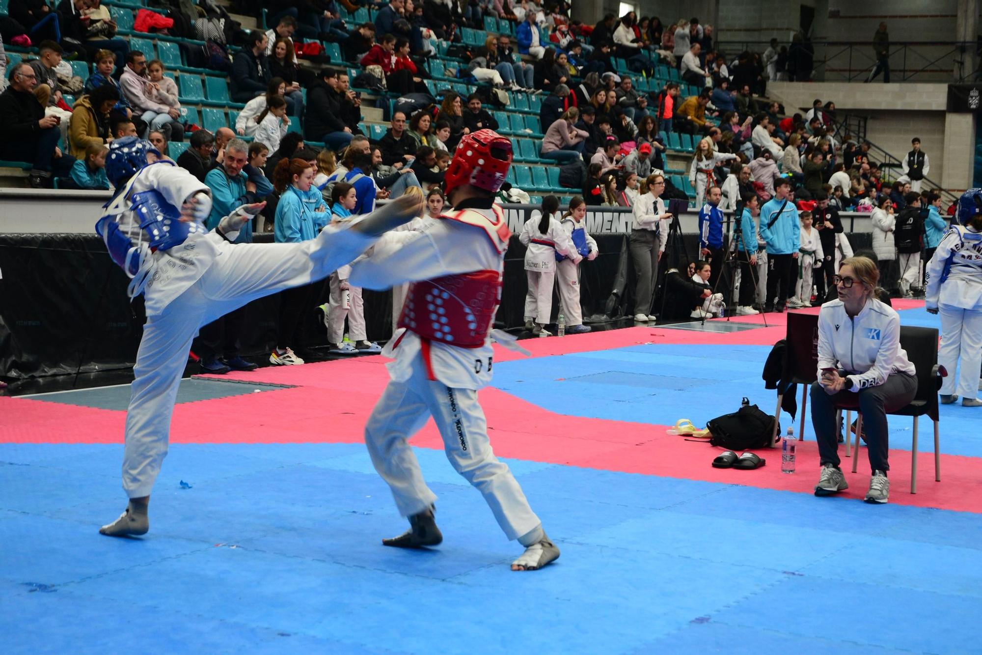 El Campeonato Gallego de Promesas y Veteranos llena O Gatañal de aficionados al taekwondo