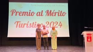 Segorbe entrega el Premio al Mérito Turístico al profesor Vicente Palomar
