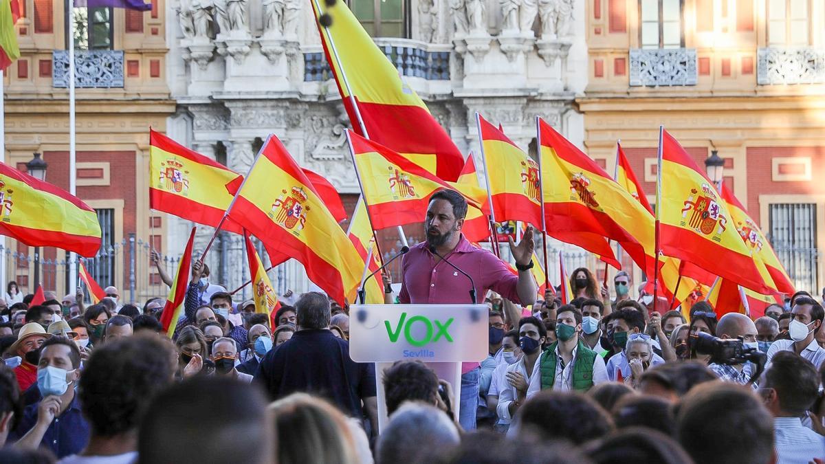 El líder ultra en el acto de Sevilla.